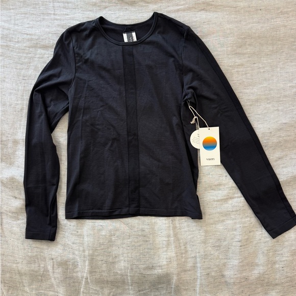 Vuori Tops - Vuori L/S Apres Sport Seamless Top. Black Long Sleeve Top.